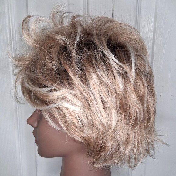 Wigyy Blonde Brown Ombre Wig Short Pixie Cut Synthetic Wig Bangs Daily Wear NEW - Picture 4 of 10